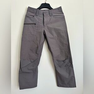 Arc’teryx Men’s Lightweight Pants in light grey 28